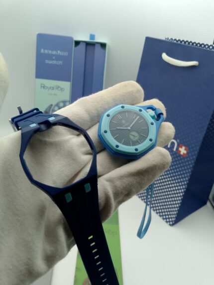 Audemars-Piguet-Swatch-Bioceramic-Royal-Pop-Làn-Ba