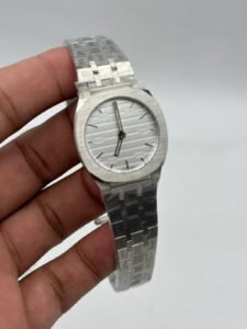 Gucci-25h-White-Dial-Silver