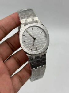 Gucci-25h-White-Dial-Silver