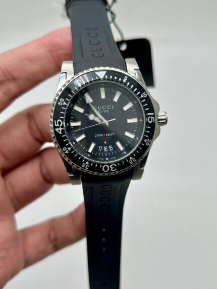 Gucci-Drive-Black-Dial-Rubber-Strap