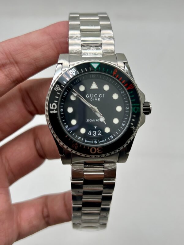 Gucci-Drive-Black-Dial-Silver