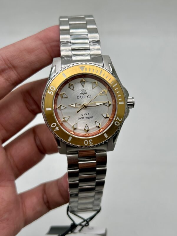 Gucci-Drive-White-Dial-Silver