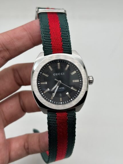 Gucci-GG2570-Black-Dial-Nato-Strap